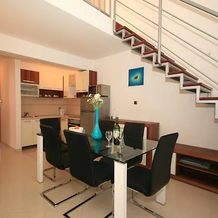 Apartment Ruzmarinka 4*