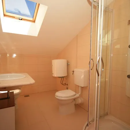 Apartment Ruzmarinka 4* *