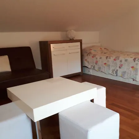 Apartment Ruzmarinka 4*
