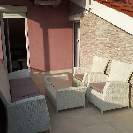 Apartment Ruzmarinka 4*